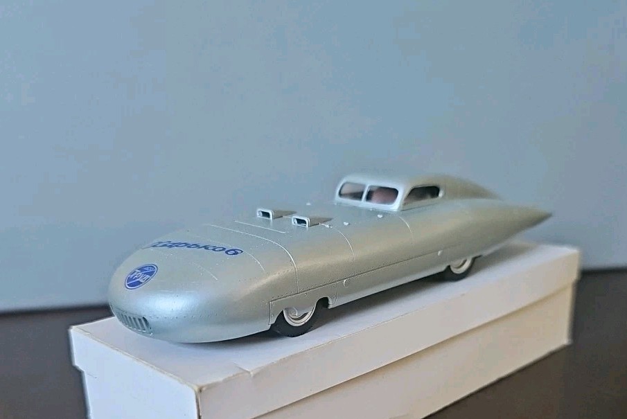 Modèle Kharkov-2 1950 miniature soviétique de record LSR échelle 1.43