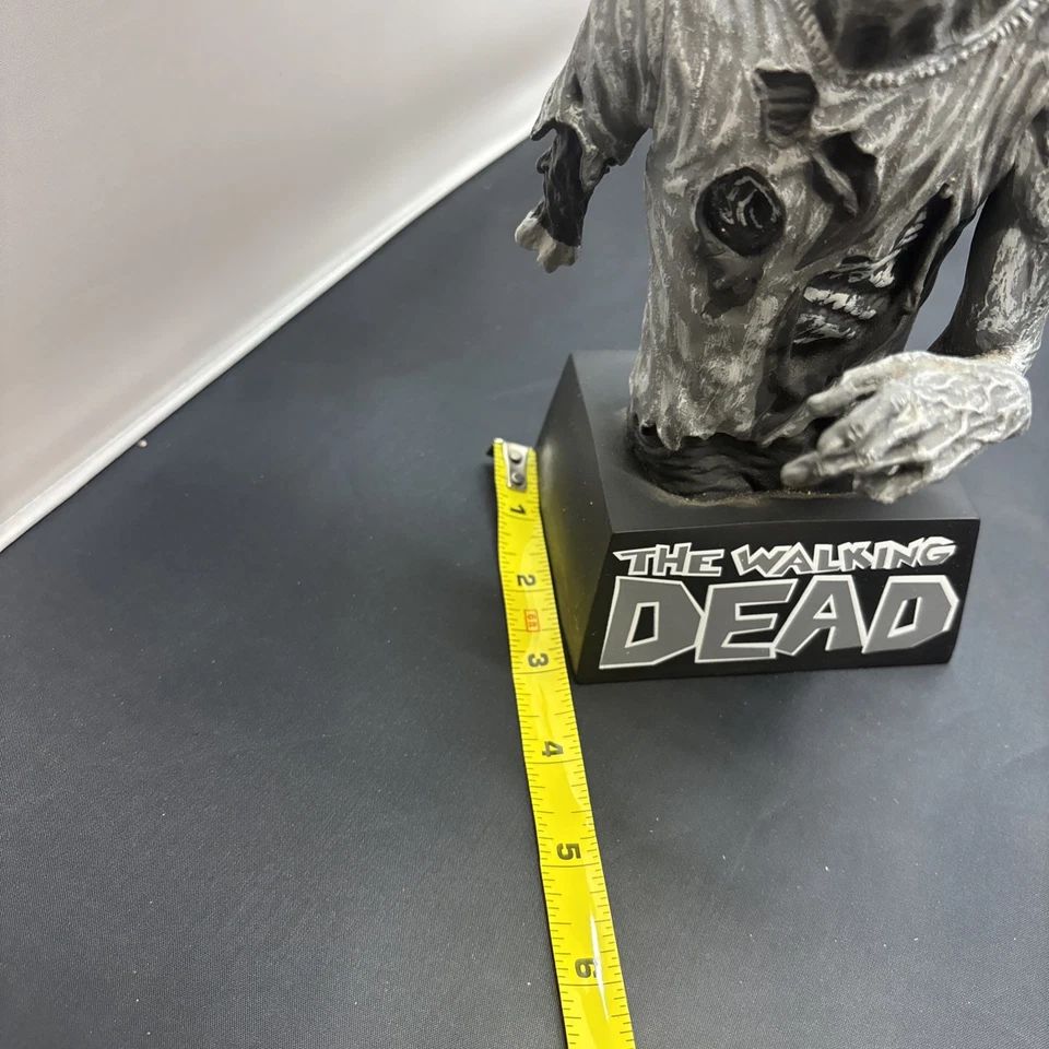 Banco busto blanco y negro The Walking Dead Zombie Diamond Select TWD Foto 4 de 4
