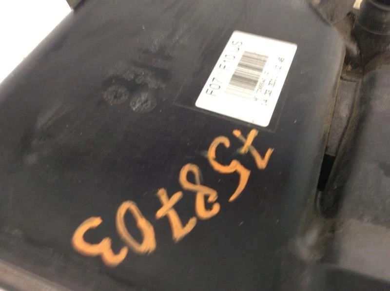 11 12 13 14 15 16 BMW 550i Sedán Combustible Vapor Carbón Bote Z Foto 3 de 4