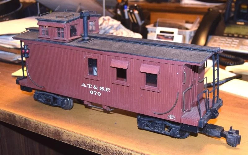 G Scale model trains USA Trains  Santa Fe Wood Side Caboose  ATSF 670 Used - Image 2 of 4