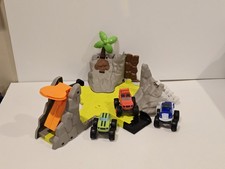 Blaze and the Monster Machines Monster Truck Race Track Playset with 3 Trucks