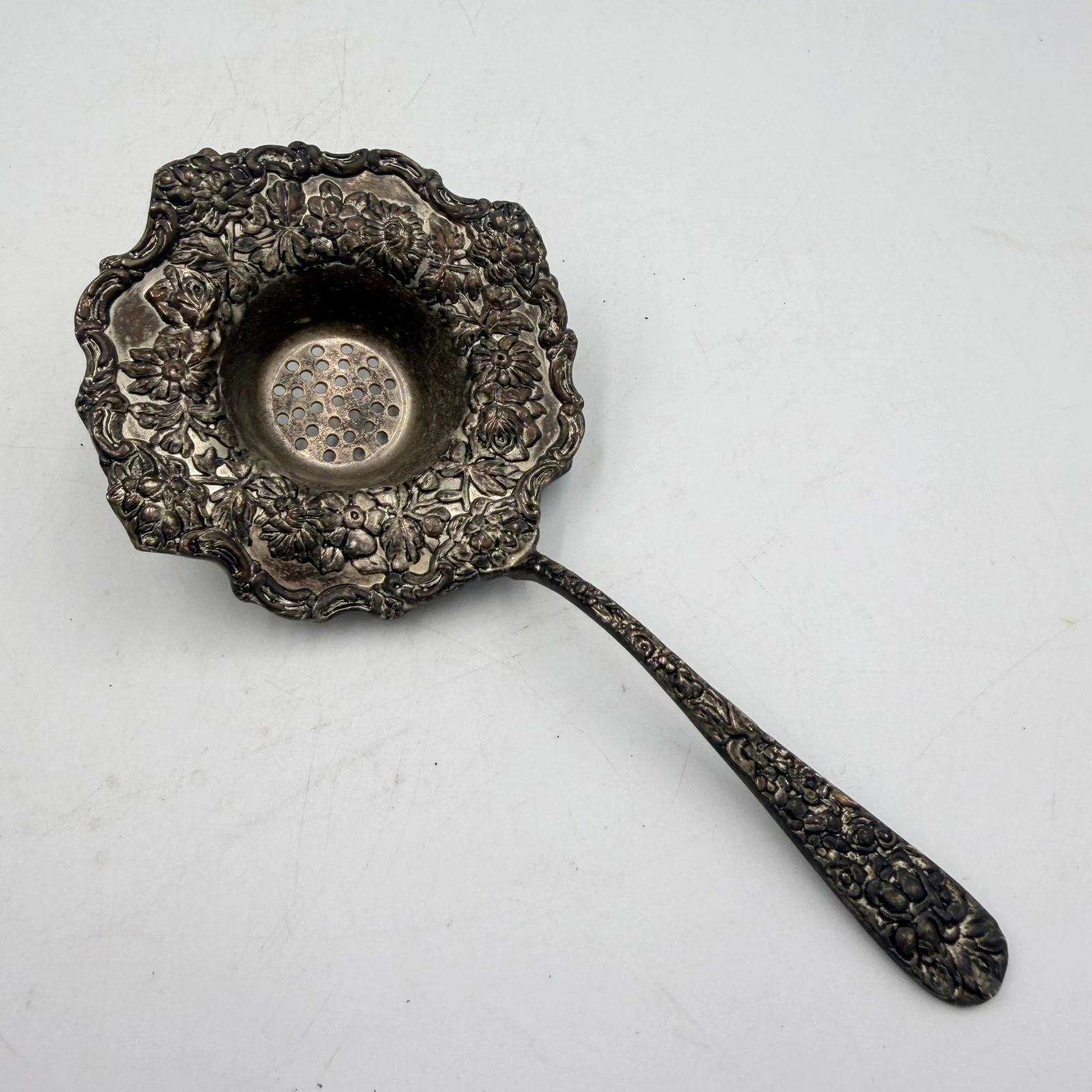 Godinger American Silversmiths Olde Bouquet Tea Strainer Repousse Floral 7"
Opens in a new window or