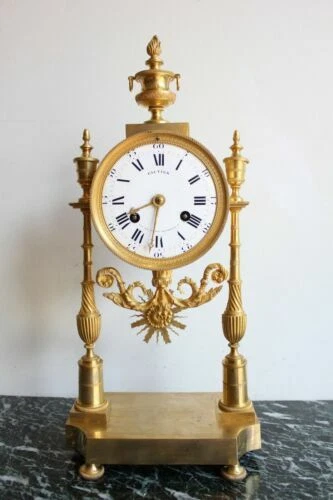 Pendule à poser du XIXe siècle en bronze