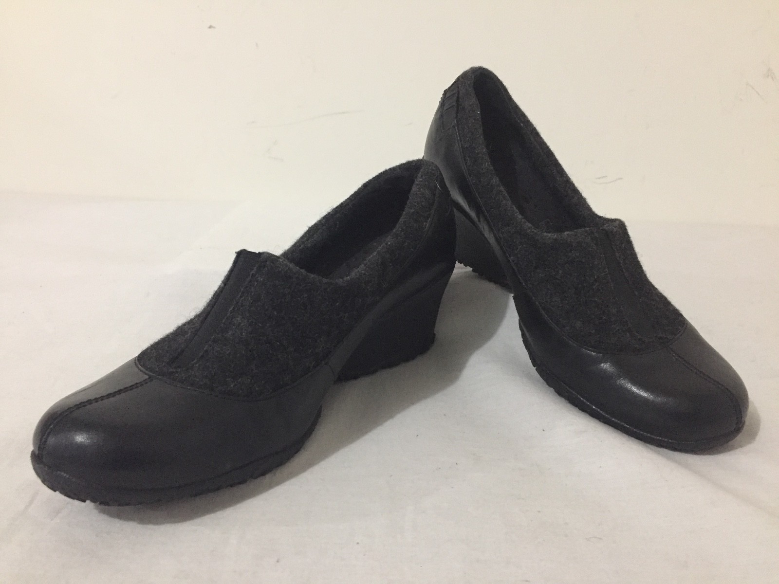 MERRELL Black Leather & Wool Felt Cap Toe Wedge Heels Size 8-image