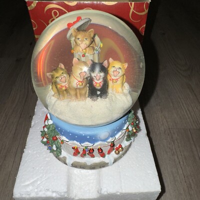 Christmas Snow Globe Caroling Cats Kittens Wind Up San Francisco Music Box Kitty