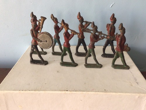 vintage lead Flat toy soldiers 8 Piece Marching Band. - Picture 4 of 4