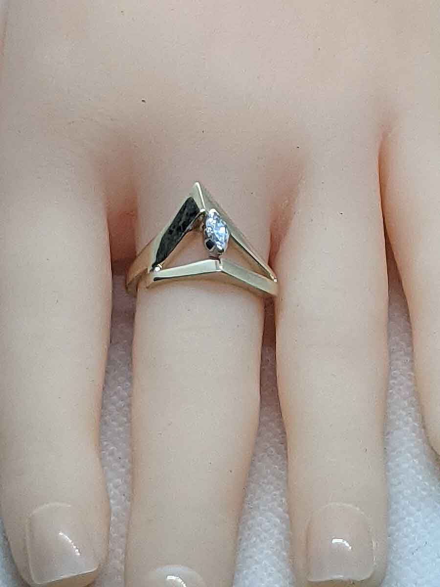 14k Solid Yellow Gold Designer Single Diamond Odd… - image 10