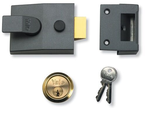 Yale Deadlocking Standard Nightlatch Security Lock - Picture 2 of 8