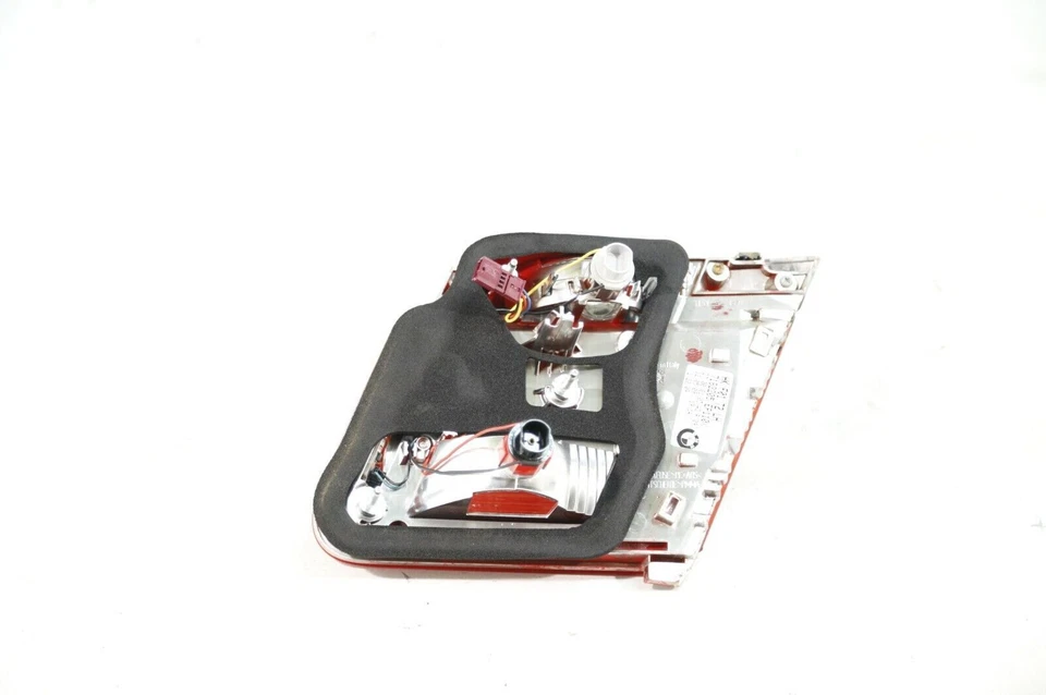 Lanterna traseira interna esquerda do porta-malas 2009-2012 BMW 740i 750i 760i fabricante de equipamento original - Imagem 2 de 2