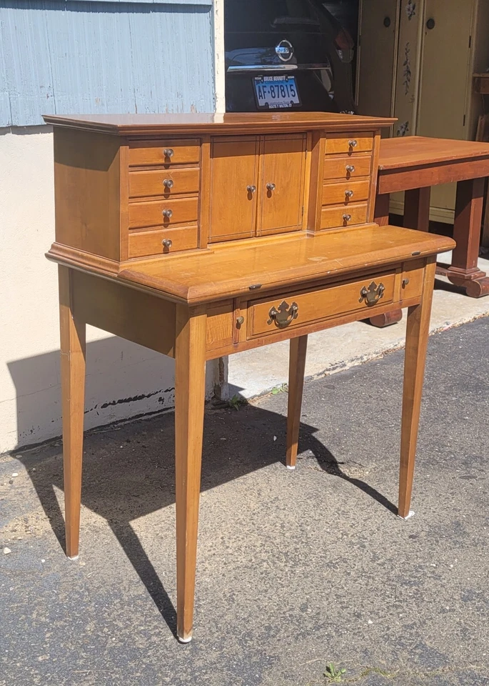 Escritorio A Beals of Portland Maine secretaria de arce damas Foto 2 de 4