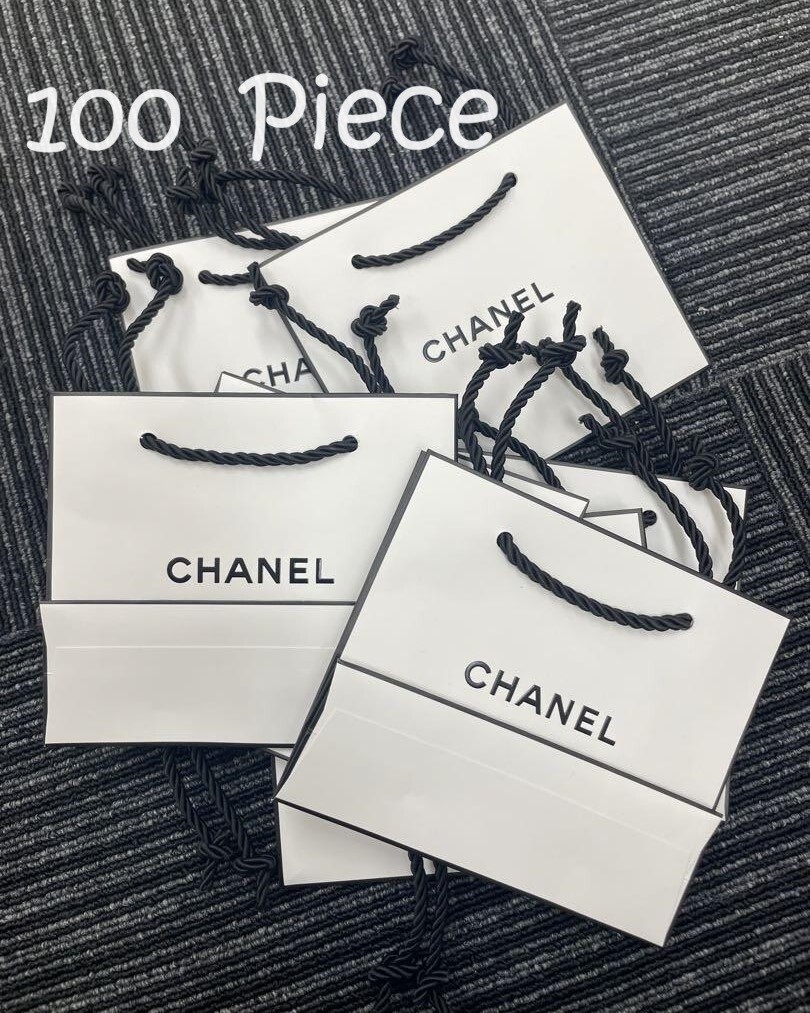 100 pcs Bulk sale of Chanel White black logo Shopping paper Bags