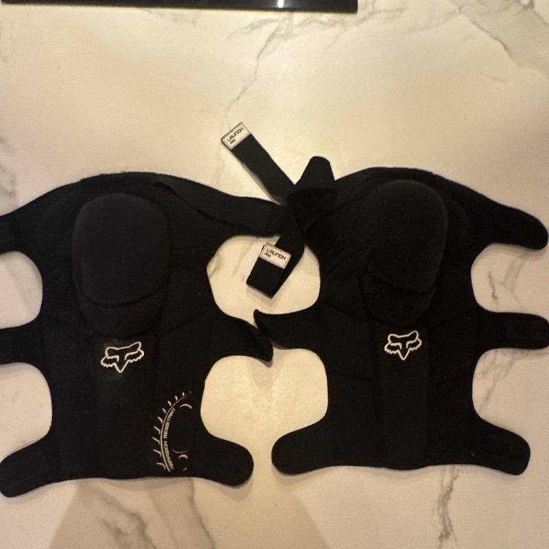 Fox Launch Pro Knee Pads Black Pair Adjustable Fitting Cycling