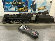 Lionel LionChief  Polar Express O Gauge w/Bluetooth  Locomotive/Tender/remote