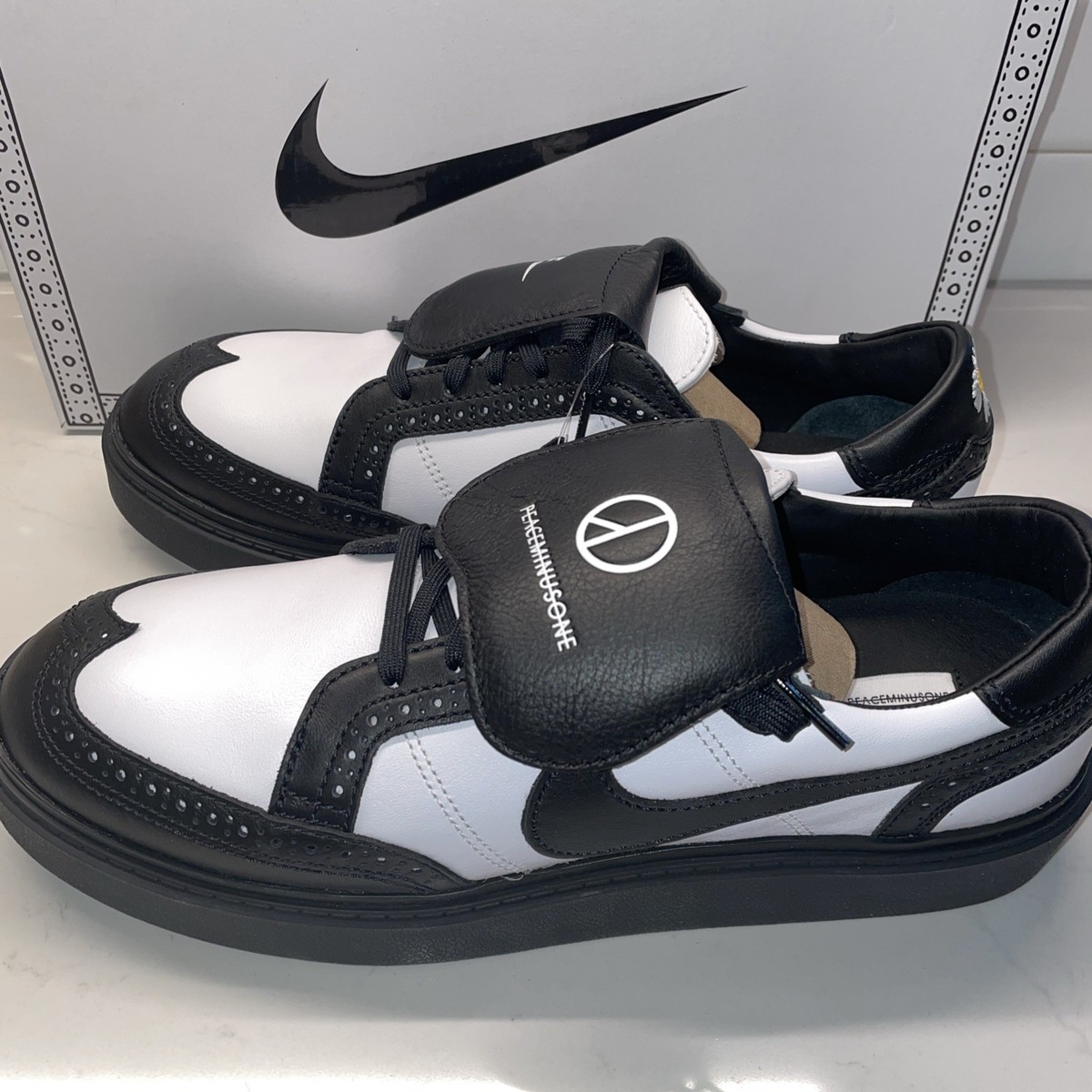 スニーカー Nike Kwondo 1 G-Dragon Peaceminusone Panda DH2482-101 Nike Kwondo 1 'G-Dragon Peaceminusone Panda' DH2482-101