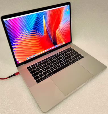 Apple Macbook Pro laptop Retina 15