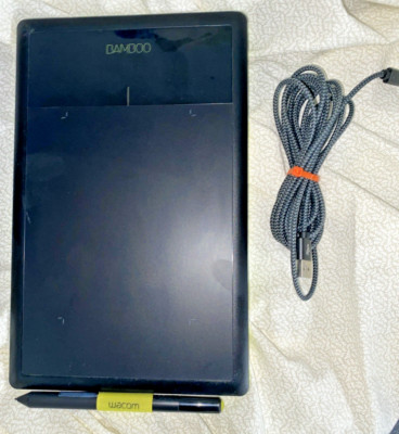 Wacom Bamboo Connect Pen Tablet CTL-470 With Pen Works Great