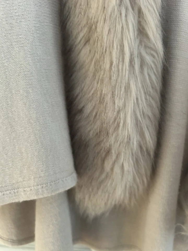 Chaleco de piel sintética Joseph Ribkoff avena Foto 3 de 4