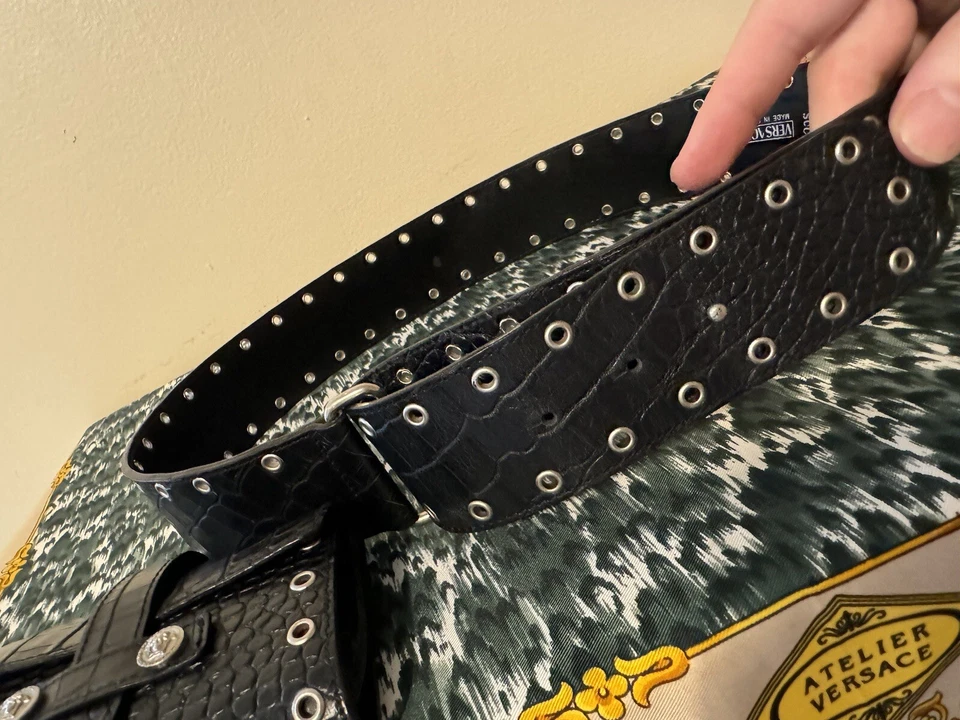 Bolso Cinturón Cabeza Medusa Remachado Cocodrilo Versace Muy Raro Foto 2 de 4