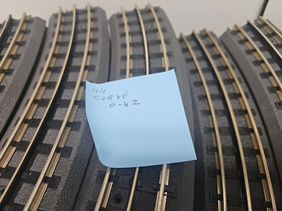 MTH REAL TRAX 0-42"CURVE TRACK , 44 PIECES  - Image 2 of 4