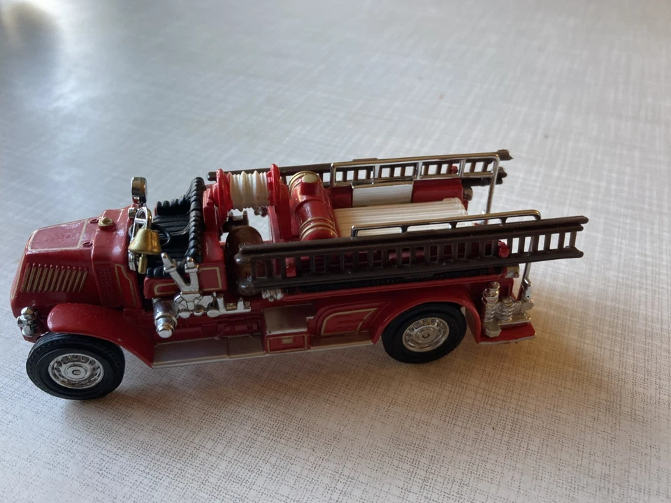 Feuerwehrauto - Mack AC - Matchbox Yesteryear - 1920 - YFE01 - 11 x 3,5 x 4,5 cm - Bild 3 von 4