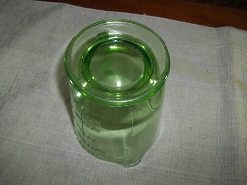 Green Uranium Glass - Measuring Cup - 4 Cup 1 Quart Qt - Footed - Picture 5 of 6