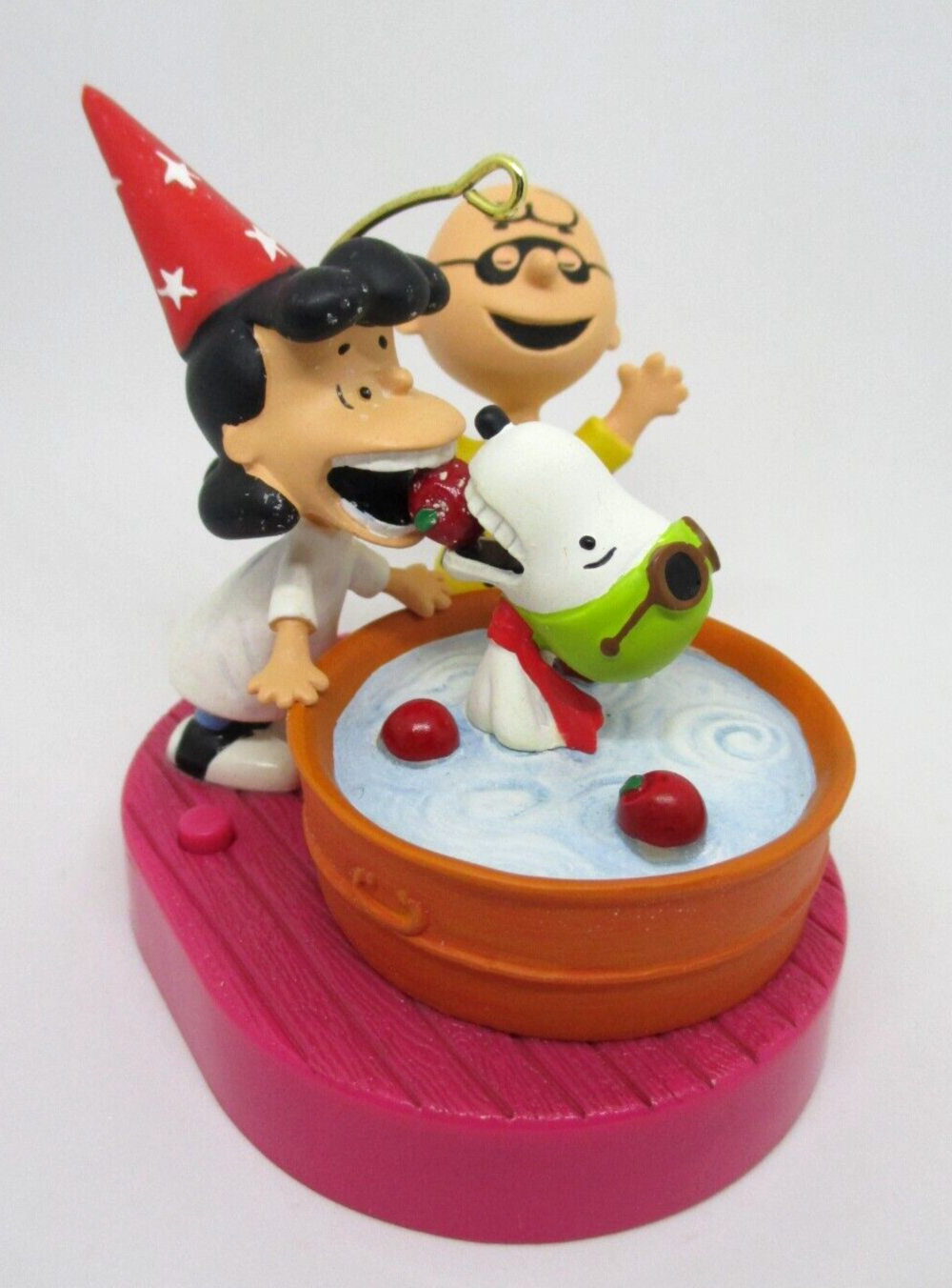 Hallmark Halloween Ornament PEANUTS 2012 BOBBING FOR APPLES TESTED n/bx