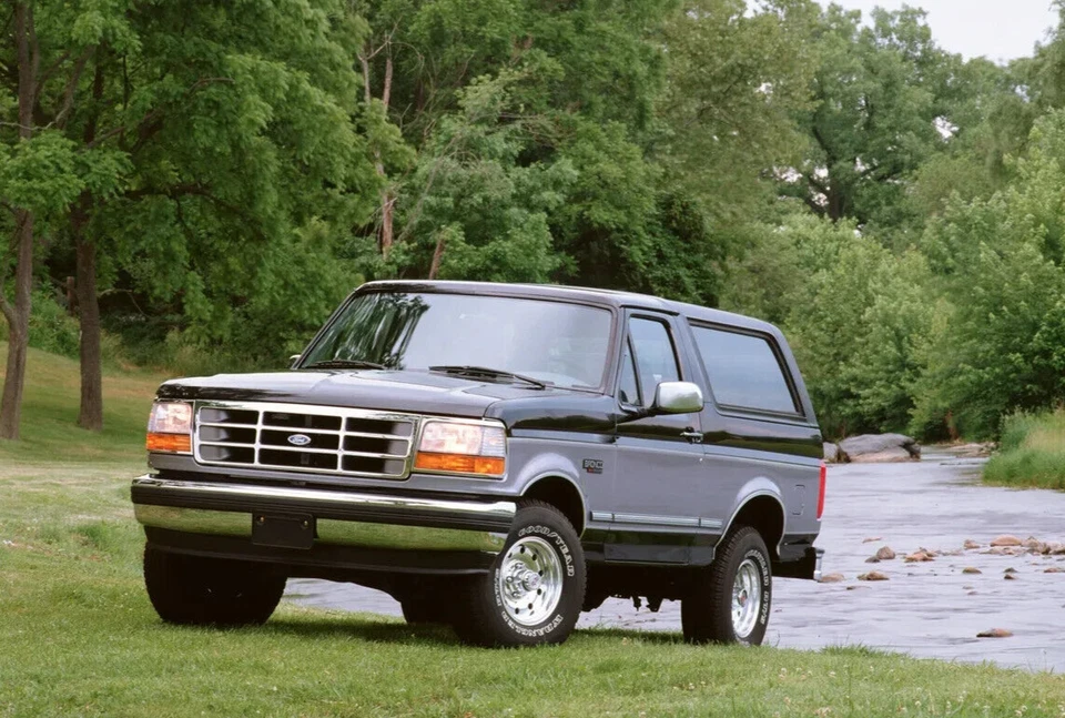 Manguera de radiador inferior Ford Bronco 1992-1994 compatible con 5,8 351 equipada con enfriador de aceite Foto 4 de 4