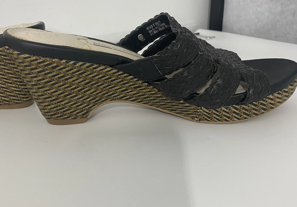 Dana Buchman Women's Wedge Platform Sandals Size 8 MED Black Woven Cork Heels  - Image 4 of 4