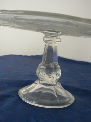 Coupe sur pied, compotier ancien en verre gravé