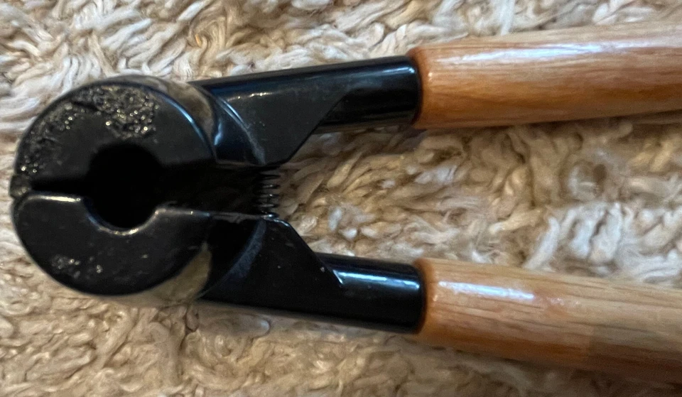 2tlg Retro Nussknacker-Set Nutcracker Nut Pliers with Wooden Handles - Image 3 of 4