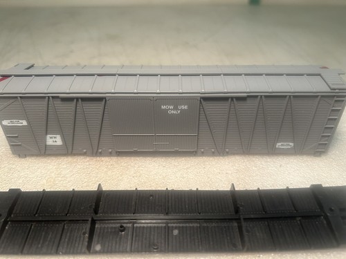 Roundhouse HO Scale  50’ Double Door Box Car Mow Use Only - Picture 5 of 6