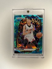 Panini Prizm Tyler Herro  Teal Cracked Ice /225 #98