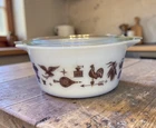 Pyrex 1.5 qt EARLY AMERICAN Covered BOWL #474-B Vintage