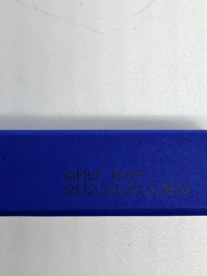 VDL Pantone Multi-Color Auto Pencil Lip Liner 02 Red Rouge FULL SIZE x 3 PACK - Imagem 4 de 4