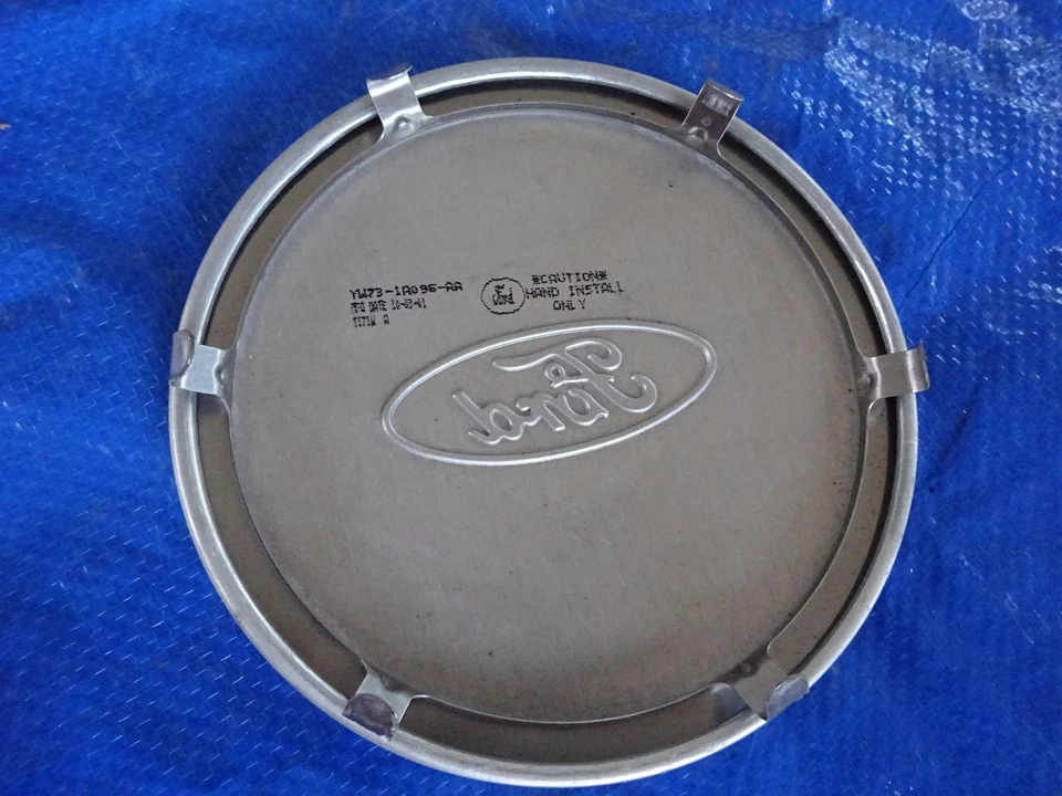 Ford Crown Victoria 2000-2002 16" tapa central rueda pintada YW73-1A096-AA Foto 2 de 2