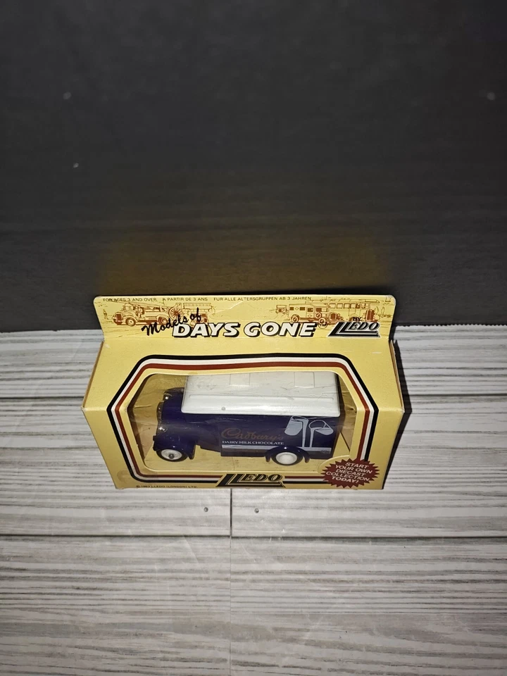 Camión de reparto Lledo Days Gone Dennis Cadbury's Dairy chocolate juguete de colección Foto 2 de 4