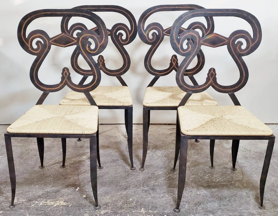 JUEGO DE 4 SILLAS de asiento vintage de mediados de siglo modernas pintadas NEGRO HIERRO Y RUSH de los años 50 Foto 2 de 4