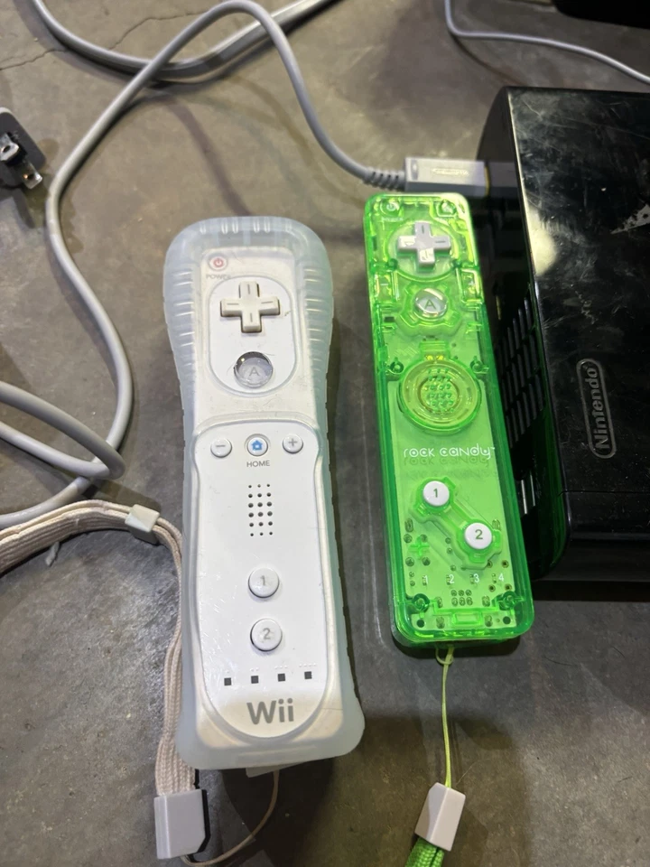 Sistema Nintendo Wii U 32GB Negro WUP-101(02) - Consola y Cables Incluidos Foto 4 de 4