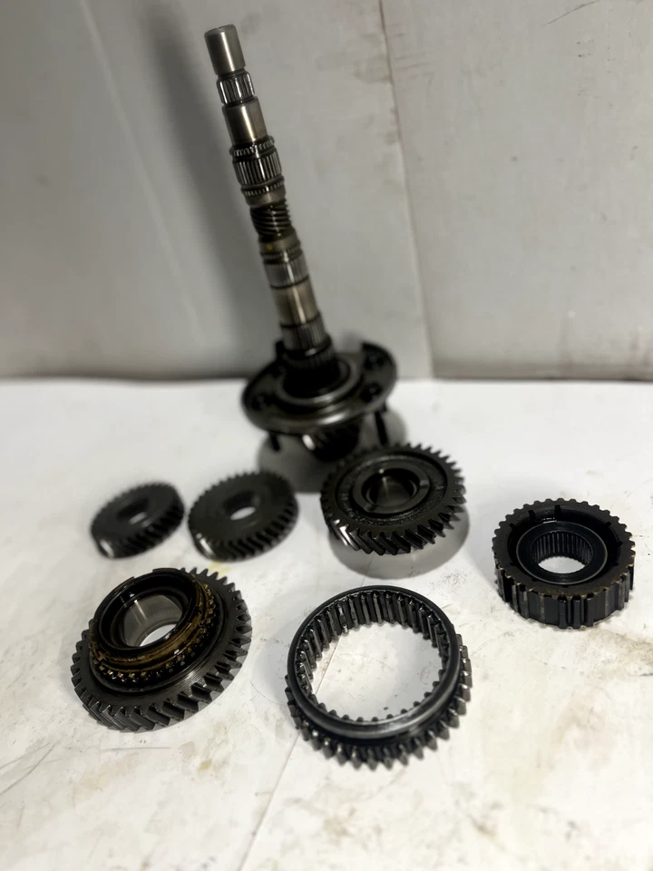 VW MANUAL TRANSMISSION 020/DFQ (MK3 2.0L) MAIN SHAFT MAIN GEARS ASSEMBLY USED - Image 3 of 4