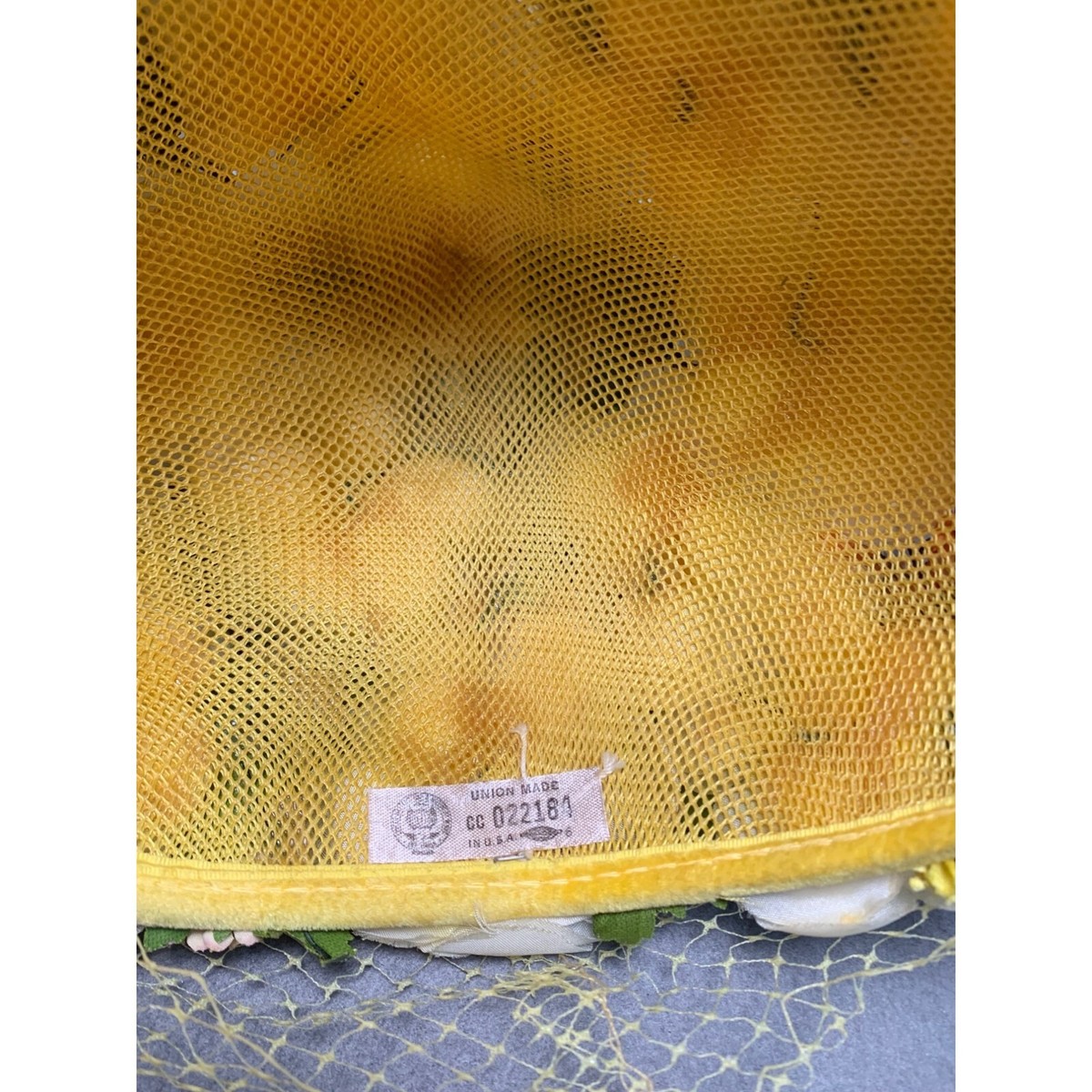 Vintage 1950s Floral Net Hat with Yellow Veil Union Made 23  display picture 3