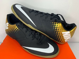 zapatos de futbol nike negro con dorado