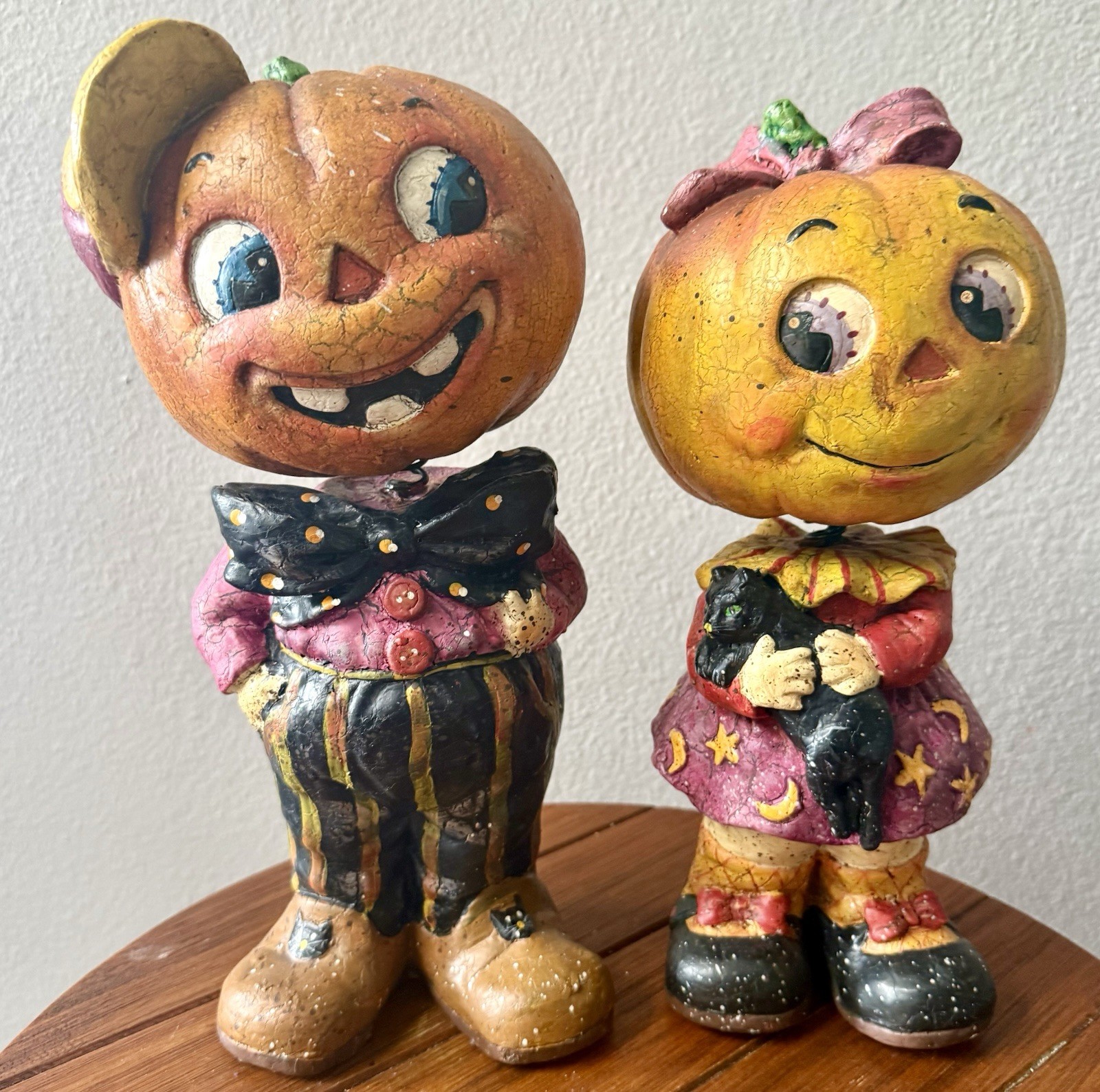 Vintage crackle-finish chalkware bobblehead jack-o-lantern figures, boy and girl with kitten