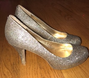 girls silver glitter pumps