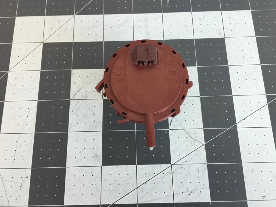 Interruptor de presión para lavadora Speed Queen OEM P# 37650159 Foto 3 de 3