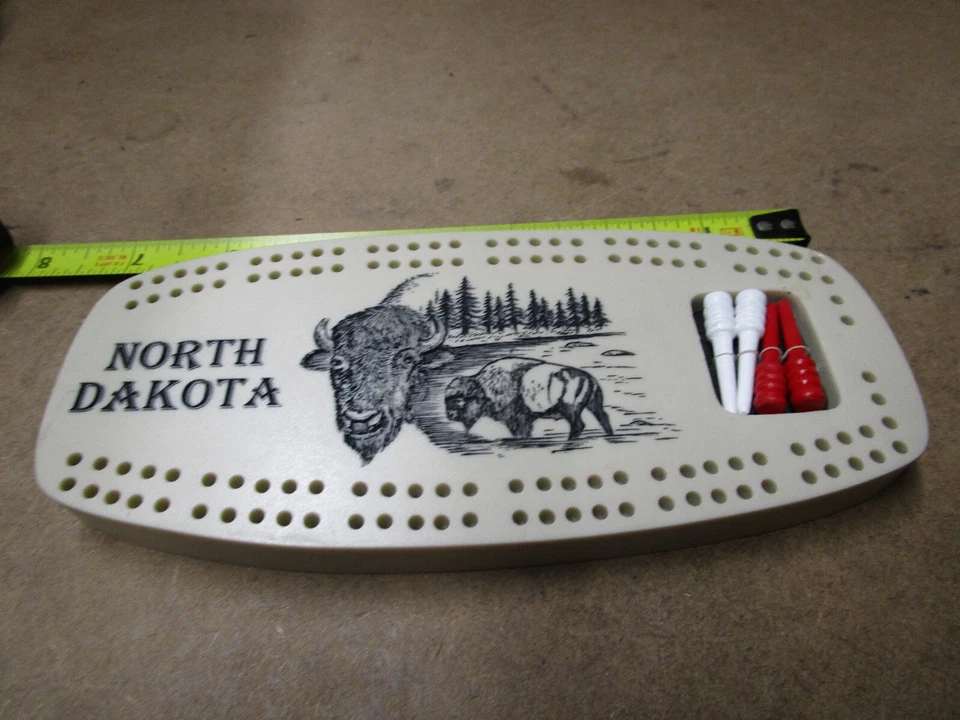 North Dakota Cribbage Board 2 Red 2 White Pegs - Image 2 of 3