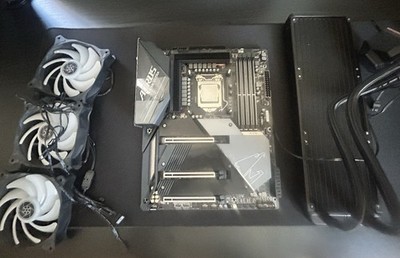 Intel Core i9-10850K +GIGABYTE Z490 AORUSUltra + 3 Fan 360mmAIO