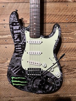 Squier Monster Stratocaster Custom/Upgraded - Black W/Fender Gig