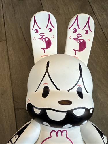 Qee Bunny’s Custom By Famous Artists Nasty & Unknown 1 Of 1 - Vinyl Figures Sign - Bild 5 von 9