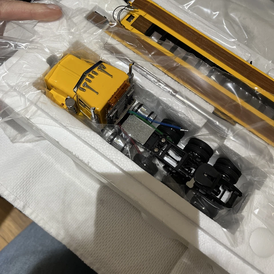 Kenworth T800W Rogers 4-Axle Flip Lowboy - YellowSword 1:50 Scale #SW3102-YY - Image 3 of 4