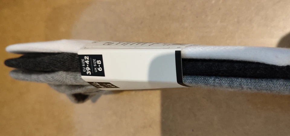 3 x Levi's Cotton Trainer Socks Batwing Logo Recyled White Black Grey 6-8 Unisex - Image 3 of 4